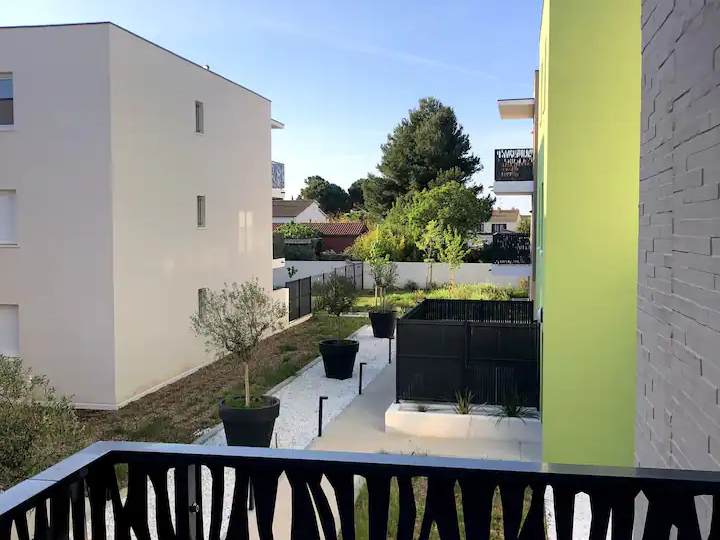 « Studio des Pins » - moderne avec balcon + garage
